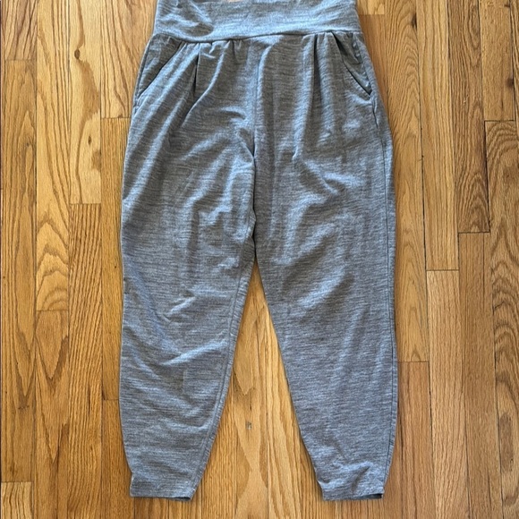 Vuori sz M Heather Gray LUX HAREM High Rise Stretch Fitness Pants grey joggers - Picture 3 of 10